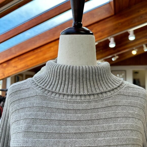 Shanty Sweater NWT Large ~ Heavy and well made - Picture 3 of 10